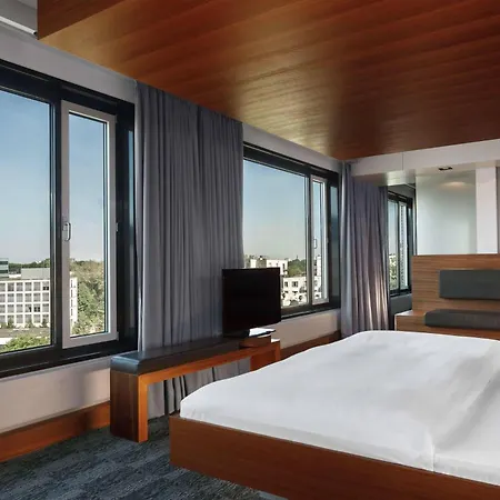 Sheraton Berlin Grand Hotel Esplanade Exterior photo A room at the hotel