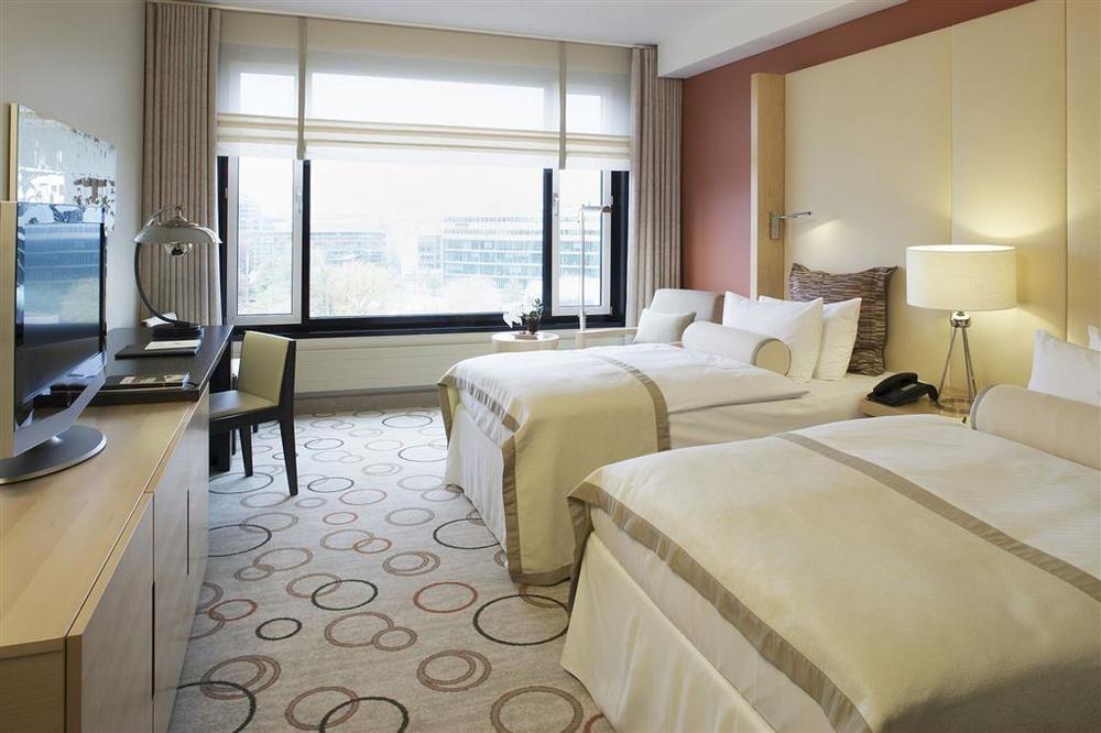 Sheraton Grand Esplanade 5*